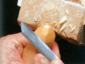 肥後守で木彫り