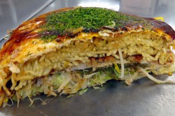 お好み村「新ちゃん」のスペシャル焼き断面