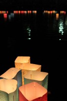 広島元安川の灯籠流し