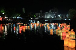 広島　灯籠流し
