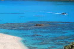 渡嘉敷島、離れ島から見た海