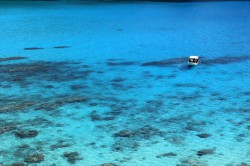 渡嘉敷島、離れ島から見た海