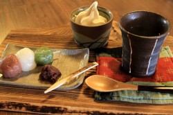 ギャラリー喫茶彩花のお団子セット