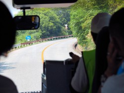 バイクコース下見のバス内