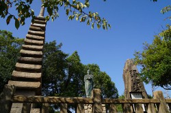 住吉神社の清盛塚と琵琶塚
