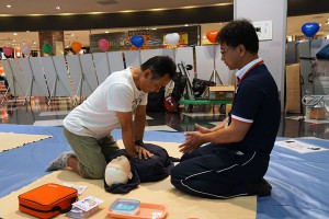 心肺蘇生　胸骨圧迫