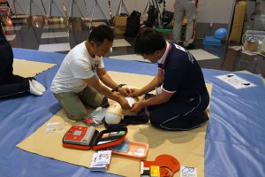 心肺蘇生　AED装着