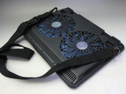 立ったままパソコンを使う