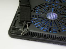 立ったままパソコンを使う