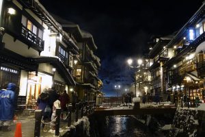 冬の銀山温泉夜景