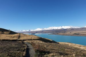 マウントジョン頂上からアストロカフェへ