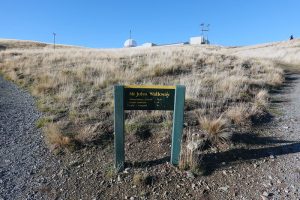 マウントジョンへのハイキングコース